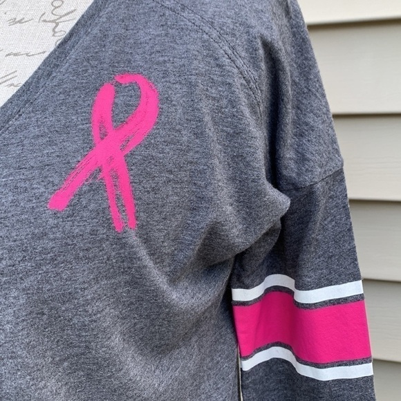 Under ARMOUR Heat Gear Breast Cancer Power in Pink Long-Sleeve Tee - Charcoal - Picture 4 of 16